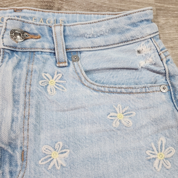 AMERICAN EAGLE Daisy Flower Embroidered Cut Off Distressed Denim Jean Shorts 2 - Picture 3 of 14